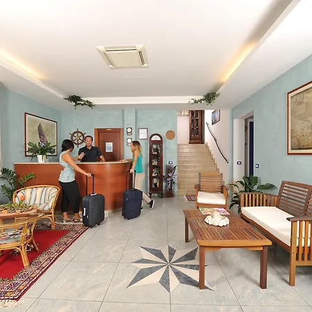 Veliero Aparthotel 3*
